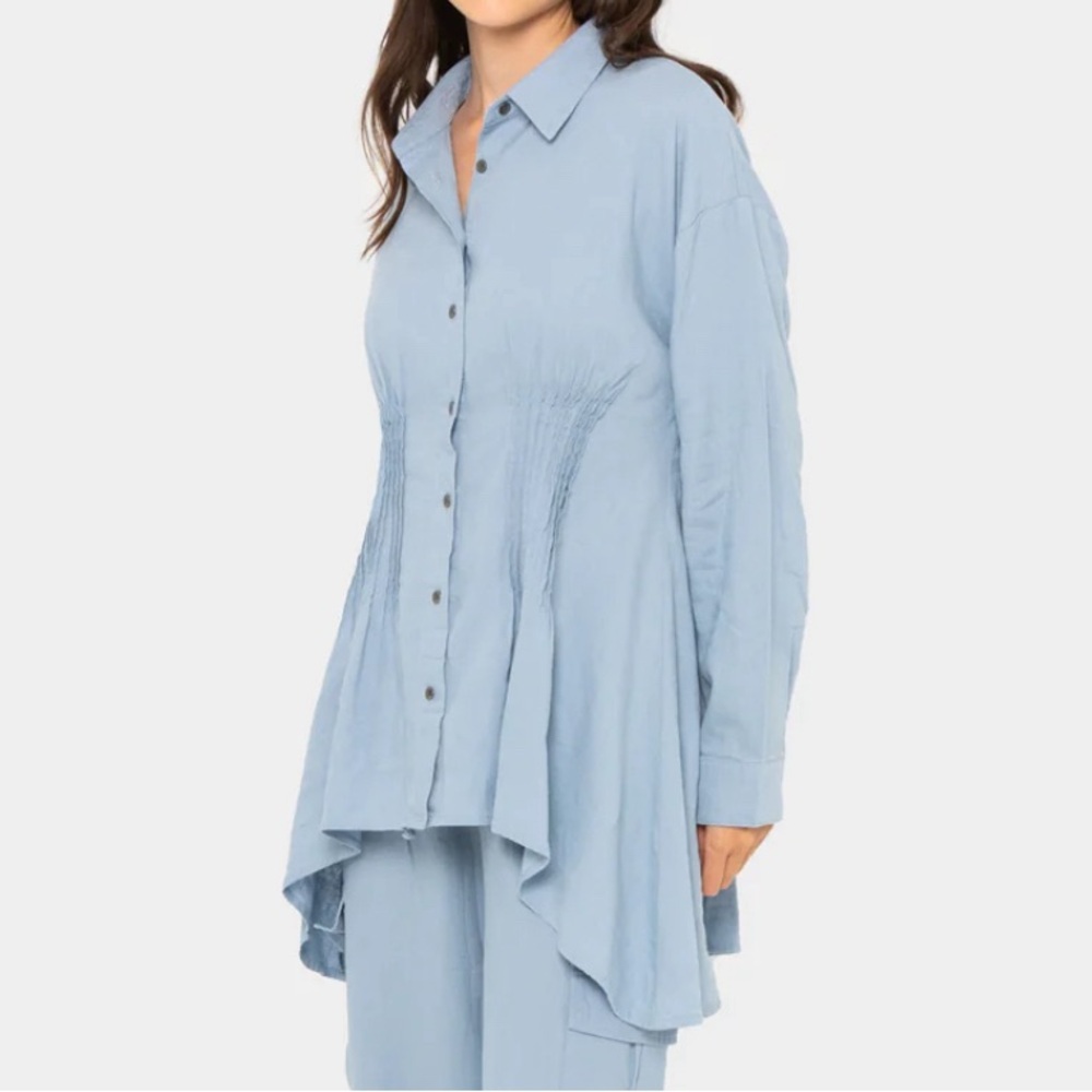 New Peace Love World Boheme Pintuck Sharkbite Hem Shirt Cloud Blue size Medium